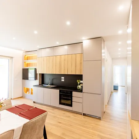 Luxury Seaside Escape - Aurum Apartmán