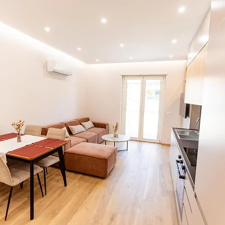 Luxury Seaside Escape - Aurum Apartmán
