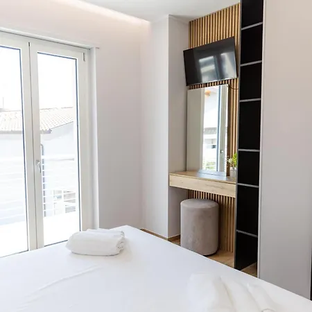 Luxury Seaside Escape - Aurum Apartmán