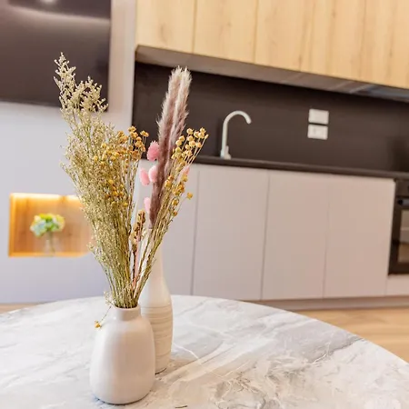 Luxury Seaside Escape - Aurum Apartmán