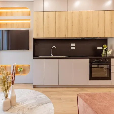 Luxury Seaside Escape - Aurum Apartmán