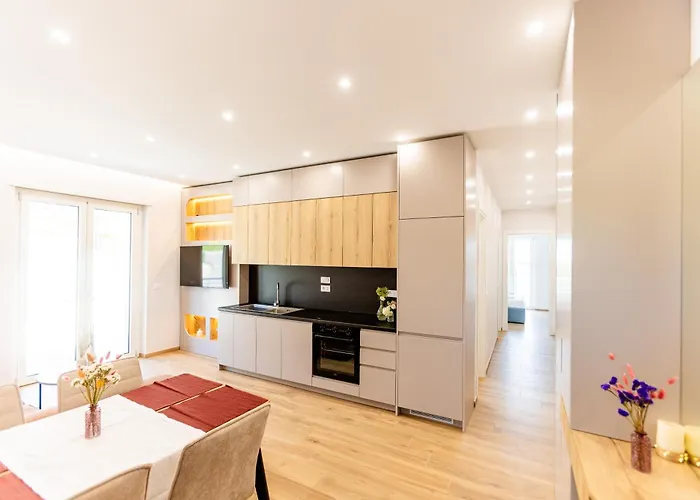 Luxury Seaside Escape - Aurum Daire