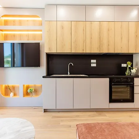 Luxury Seaside Escape - Aurum Apartment *