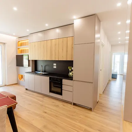 Luxury Seaside Escape - Aurum Apartament