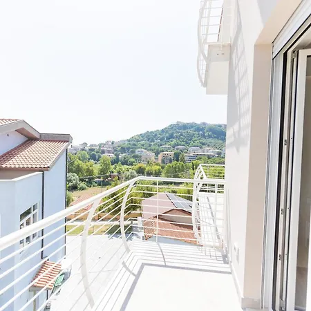 Luxury Seaside Escape - Aurum Apartment